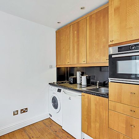 One-Bedroom Abode With A Balcony In Central Londres Extérieur photo