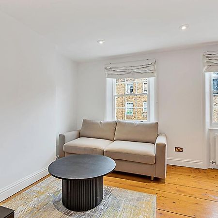 One-Bedroom Abode With A Balcony In Central Londres Extérieur photo