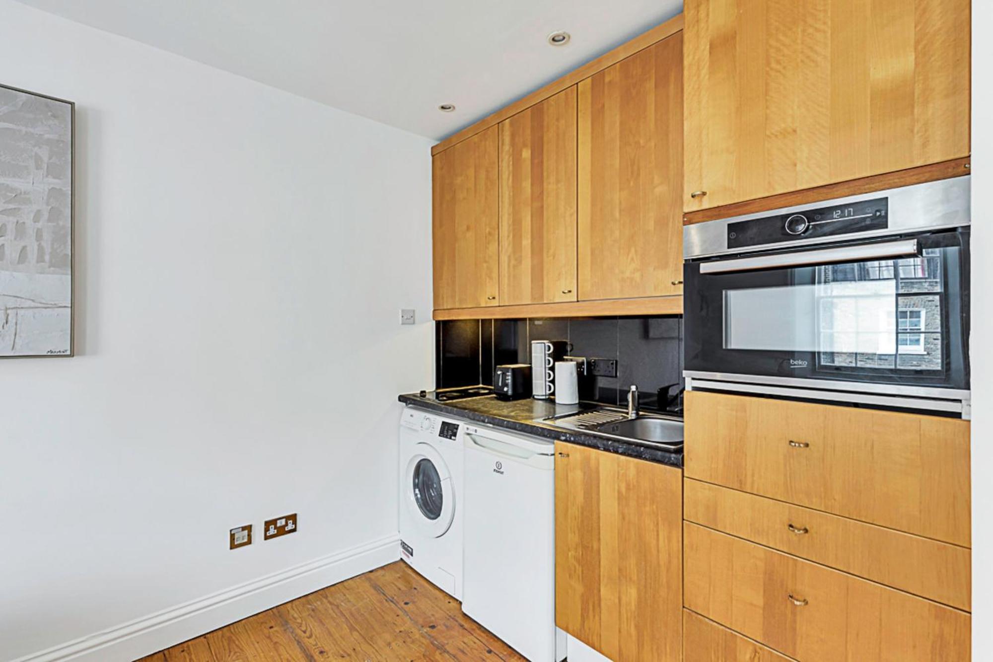 One-Bedroom Abode With A Balcony In Central Londres Extérieur photo