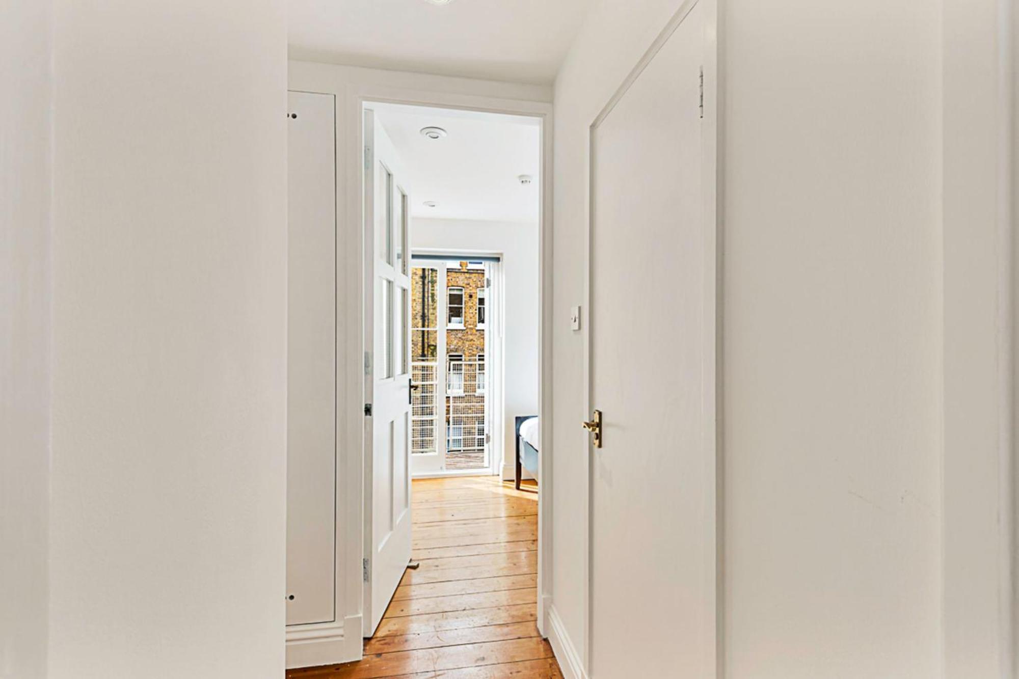 One-Bedroom Abode With A Balcony In Central Londres Extérieur photo