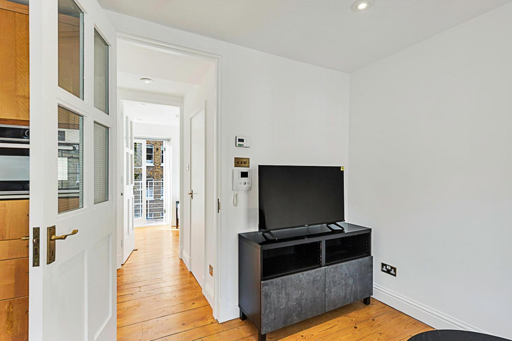 One-Bedroom Abode With A Balcony In Central Londres Extérieur photo