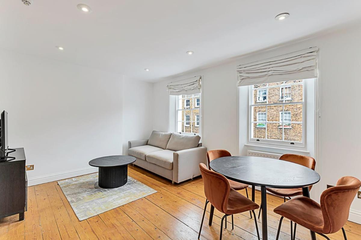 One-Bedroom Abode With A Balcony In Central Londres Extérieur photo