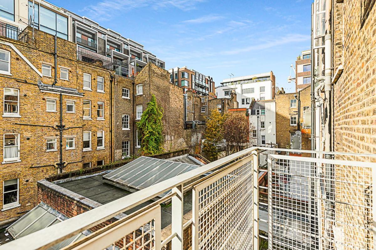 One-Bedroom Abode With A Balcony In Central Londres Extérieur photo